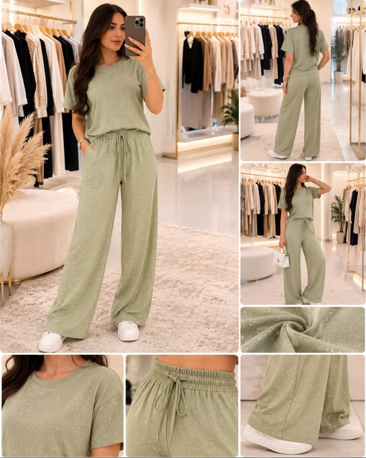 Elegantes Damen-Set in Grün mit aufgesetzten Strasssteinen. Bequem, stilvoll und ideal für Alltag und besondere Anlässe.